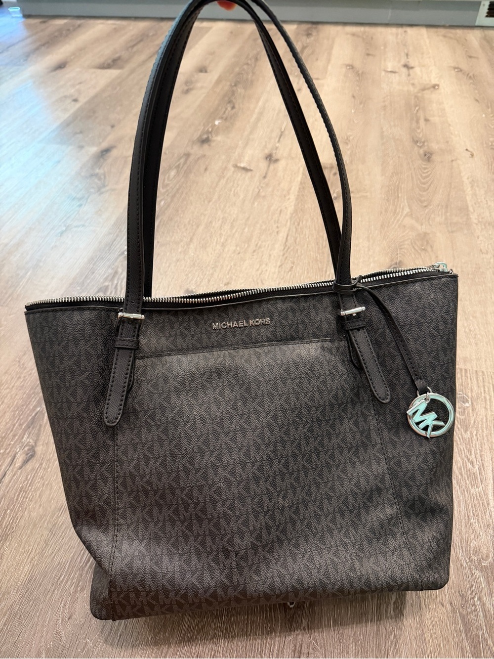 EUC Michael Kors Black MK Logo Ciara jet set Tote